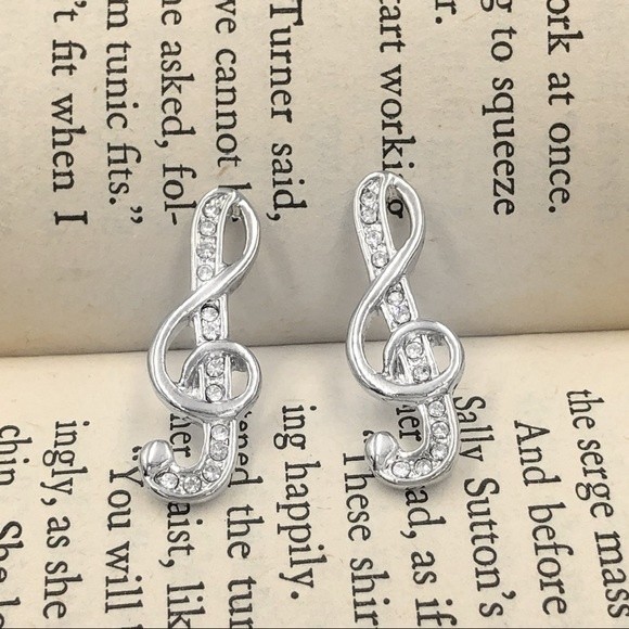 🌼 Treble Clef Music Note Stud Earrings - Picture 1 of 2